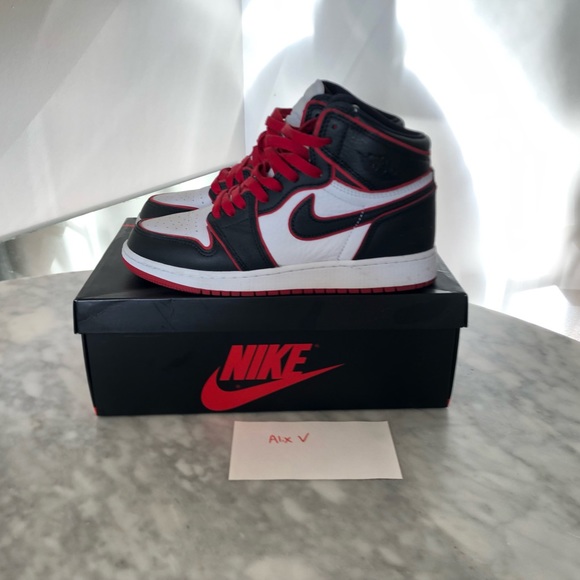 Jordan 1: Bloodline air jordan 1 OG GS - Picture 3 of 4
